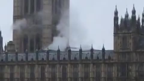 🚨 London UK, Parliment caught fire!