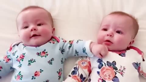 Best Funny Twin Babies