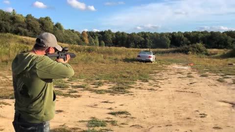 SHOOTING CARS WITH 6 GUNS