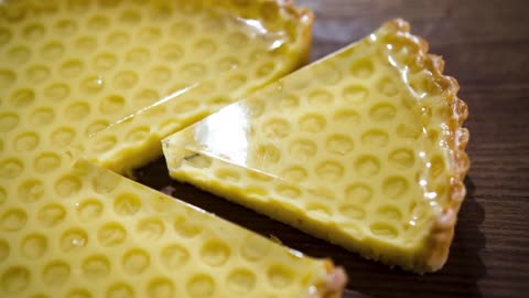 How to make Honeycomb Honey & Lemon Jelly Tart cake