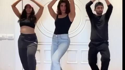 Just one word for #JacquelineFernandez grooving to her latest track #PaaniPaani, flawless.