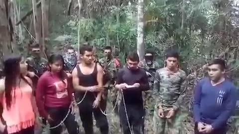 Video muestra a presuntos guerrilleros del Eln secuestrados por el EPL