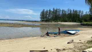 Cool Time Lapse Video of a Man Salvaging a Wrecked Boat