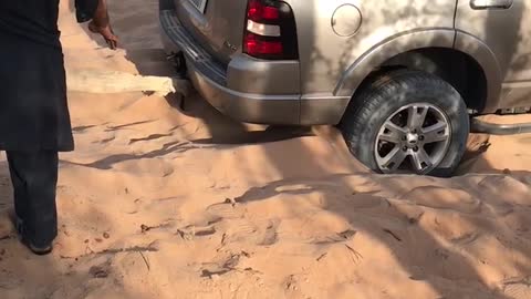 Ford Explorer stuck in dubai desert and pull out by A heavy Buldouzer