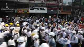 [Video] Protestas masivas contra el Ejército en Birmania