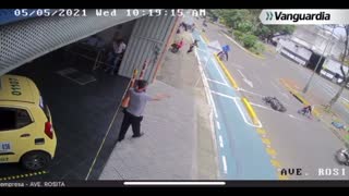 Según versiones preliminares, el motociclista se desplazaba subiendo en una moto de alto cilindraje,