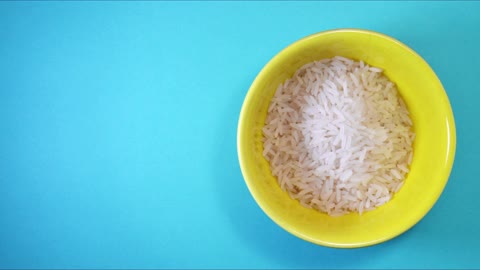Super Stop Motion of a Bowl Filling with Rice.
