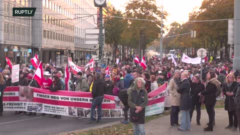 LIVE: Vienna / Austria - COVID and vaccine sceptics gather for new round of protests - 26.10.2021