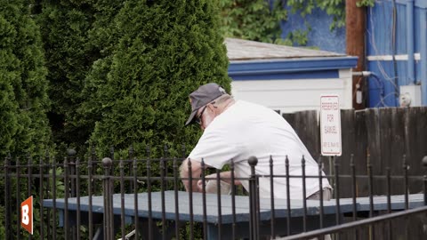 Virginia Veteran Explains Why He Picks Up Trash in His Community Every Day: "This Is My Country"