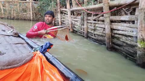 Under water best fish catching