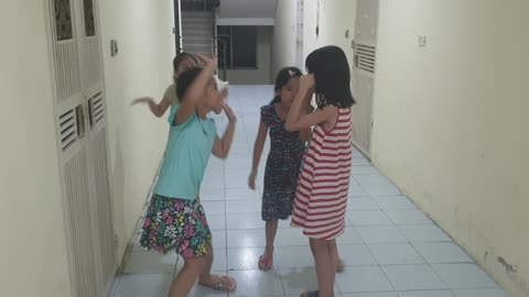 Super cute and funny - The girls cheered innocently when they attended Dich Vong B school