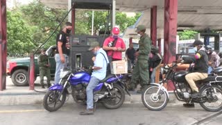 Venezuela despierta de su sueño petrolero confusa y sin protestas
