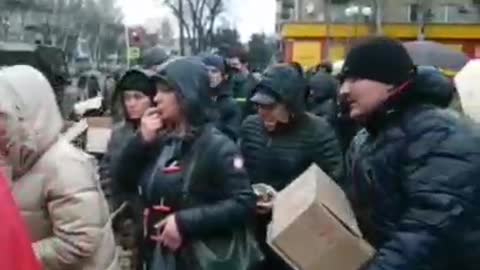 Russian Military distribute Free food packages to Center of Melitopol, Ukraine
