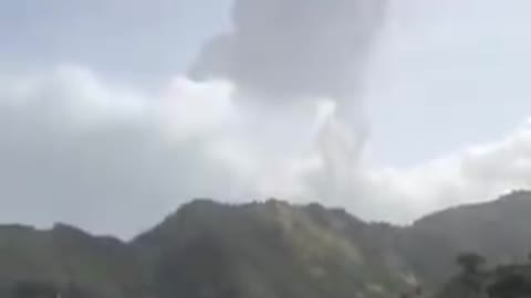 Huge ash cloud following eruption of La Soufriere Volcano