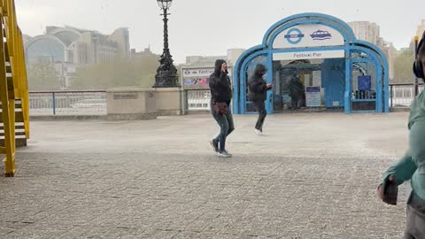 UK bad weather 🤯🤯 wind and 🌧️ rain