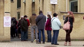 Hungarians queue for shots as COVID cases surge