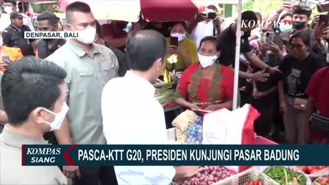 KTT G20 Usai, Presiden Jokowi Kunjungi Pasar Badung untuk Bagikan BLT