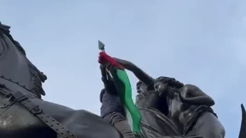 British man removes protester’s flag… “Get your sh*t off my statue”