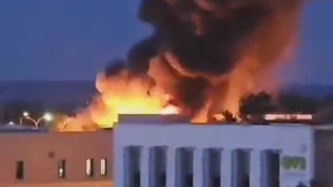 🚨#BREAKING: A major fire is underway in Vaulx-en-Velin near #Lyon, #France.