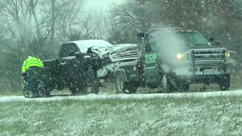 11-16-14 Nevada, Missouri Snowfall & Accidents