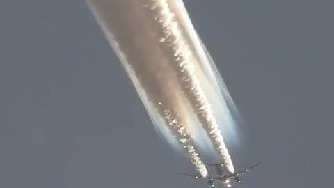 What in the Chemtrails is this?!?! Recorded 12/22/22 near Huntington Beach CA