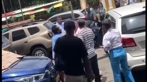 Video: Hombres protagonizan fuerte pelea frente al Parque Centenario