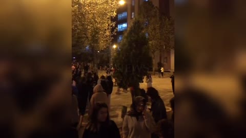 Türkiye sallanıyor! İzmir'de gece meydana gelen depremde vatandaşlar dehşete düştü