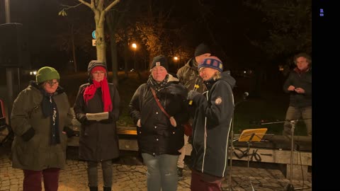 Greifswald - Eine kleine Gesangseinlage von den 4 Frauen 21-11-2022