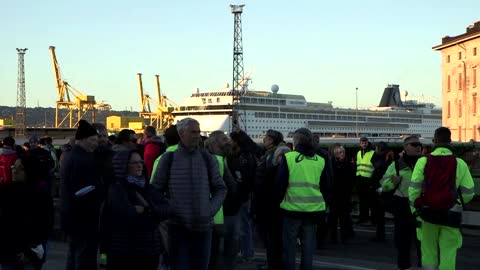 Workers block Italian port on COVID 'Green Pass' day