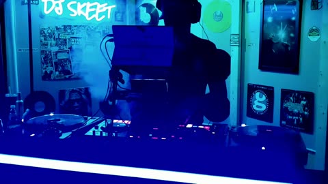 DJ Skeet - Dance Mr Postman - *LIVE* 4 deck mini-mix / Mash-up