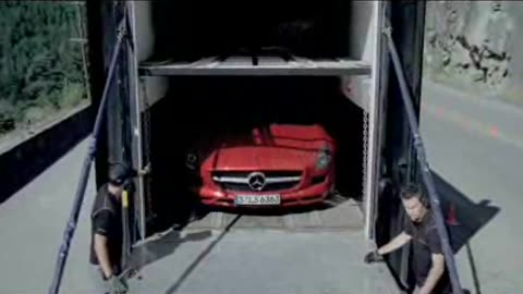 Mercedes SLS Tunnel roll