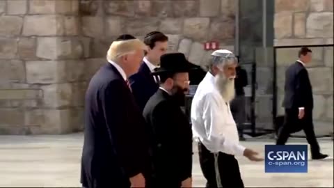 DONALD DRUMPF AT WESTERN WALL