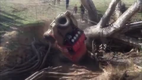 Edge of your seat 4x4 offroad FAILS compilation, wait til the end, Mudbogging Mishaps, Uh-Oh