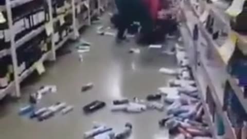 Mass Looting In Argentina Hits The Liquor Stores First !!!