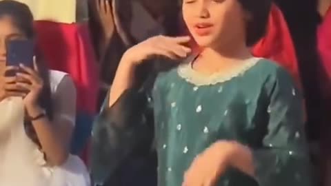 Viral Dance Of Little Girl