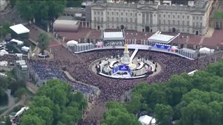 Prince Charles honors the Queen at palace concert