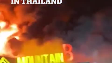 People evacuate nightclub fire in Thailand where many burned alive