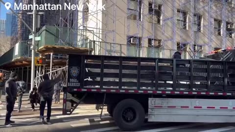 ALARMING New Video Shows Metal Barricades Being Unloaded Around Manhattan Criminal Court