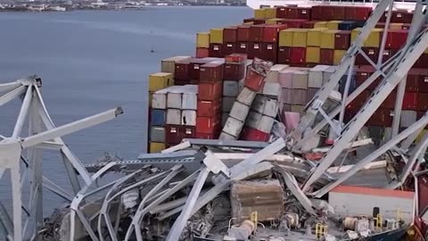 Major bridge in US state of Maryland collapses after cargo ship collision (1)