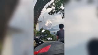 Evacúan a miles de personas por erupción inminente de volcán cerca de Manila