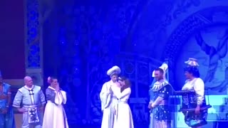 Surprise proposal during ending of 'Aladdin' performance