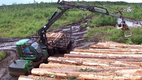 John Deere Forwarder in mud