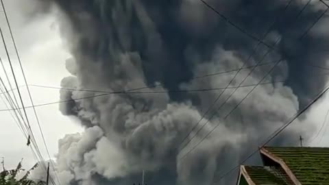 INDONESIA mt. Semeru eruption