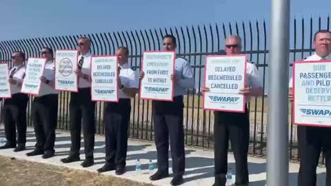 1,300 Southwest Airlines Pilots Protest Inadequate Pay, Long Hours at Texas Airport