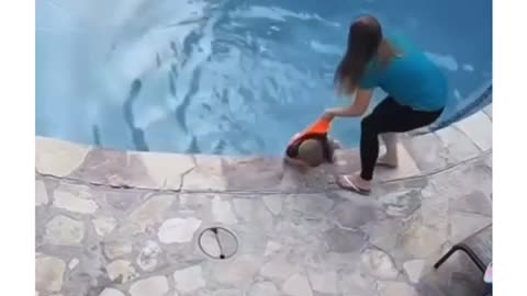 Mother saved a small child from drowning