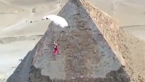 PARACHUTE JUMPING IN THE PYRAMIDS OF EGYPT - BEAUTIFUL