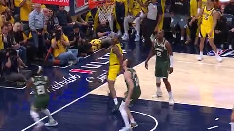 NBA - Obi gets out in transition for the bucket... Pacers off to a hot start! Bucks-Pacers | Game 3