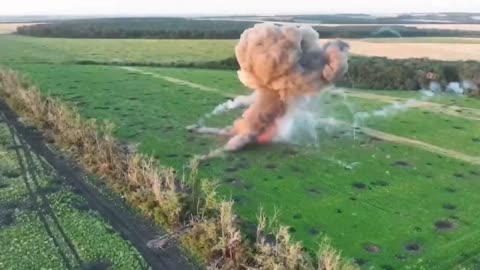 THE EPIC EXPLOSION WITH THE T-80BV TANK OF THE RUSSIAN INVADERS