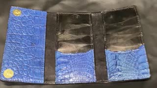Woman’s trifold handmade wallet
