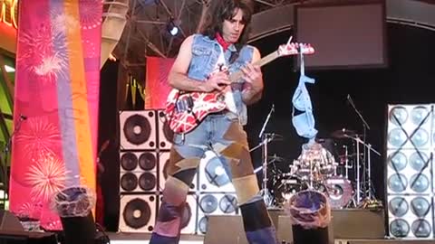 Fan Halen guitar solo - "Eruption" - Live Fremont Street NYE Tribute Festival